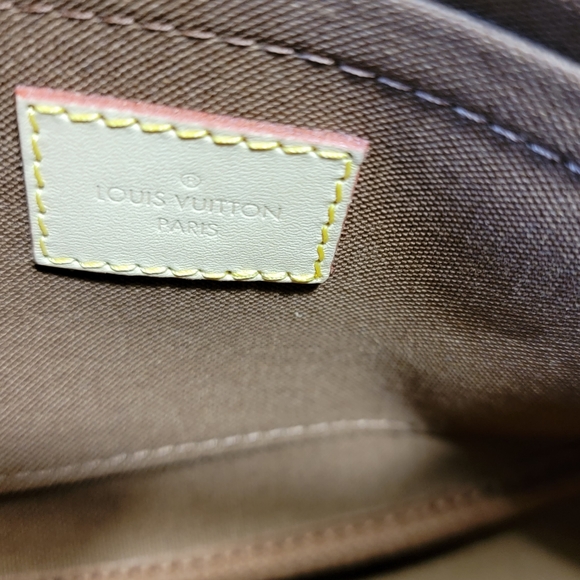 Louis Vuitton Pochette Accessoires - Picture 9 of 10